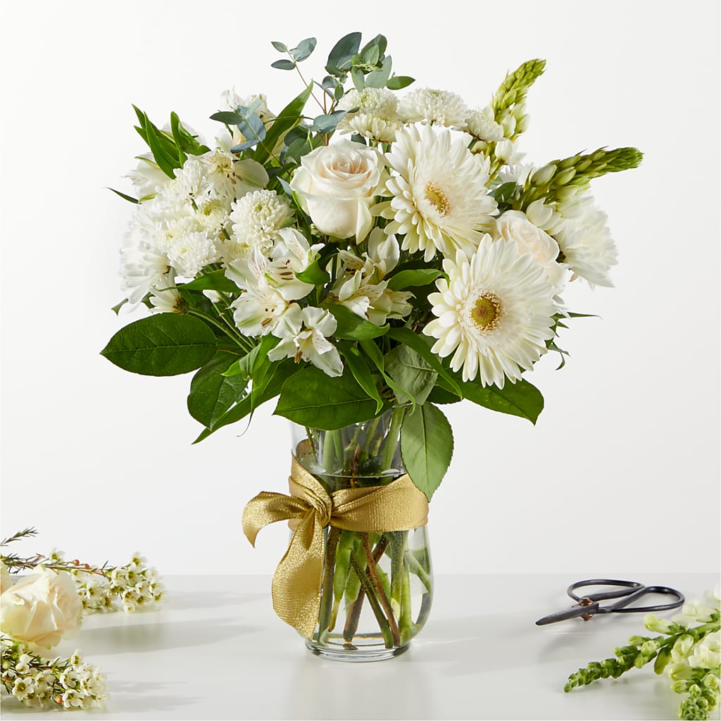 New Beginnings – A Honeybee Original flower arrangement by Honeybee Floral
