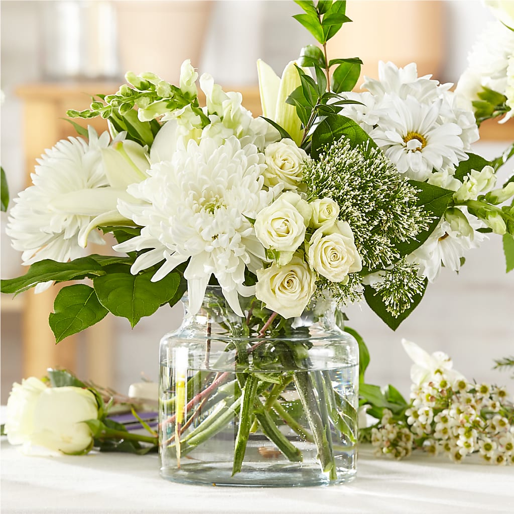 Classic Ivory – A Honeybee Original flower arrangement by Honeybee Floral