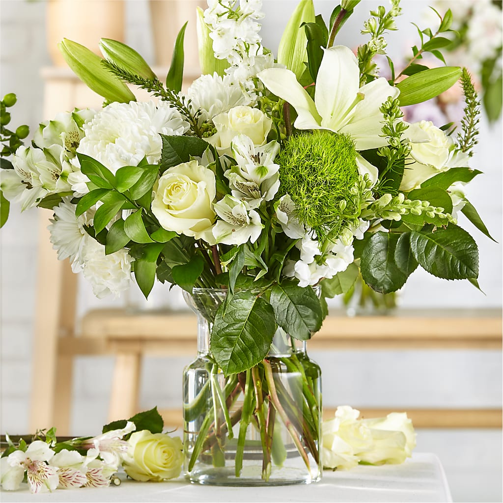 Classic Ivory – A Honeybee Original flower arrangement by Honeybee Floral