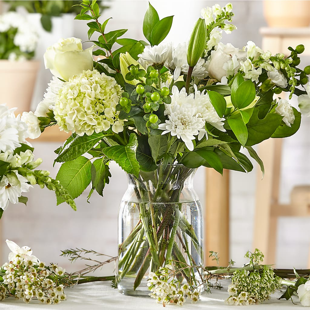 Classic Ivory – A Honeybee Original flower arrangement by Honeybee Floral